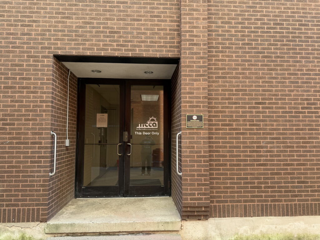 Rotary plaque location